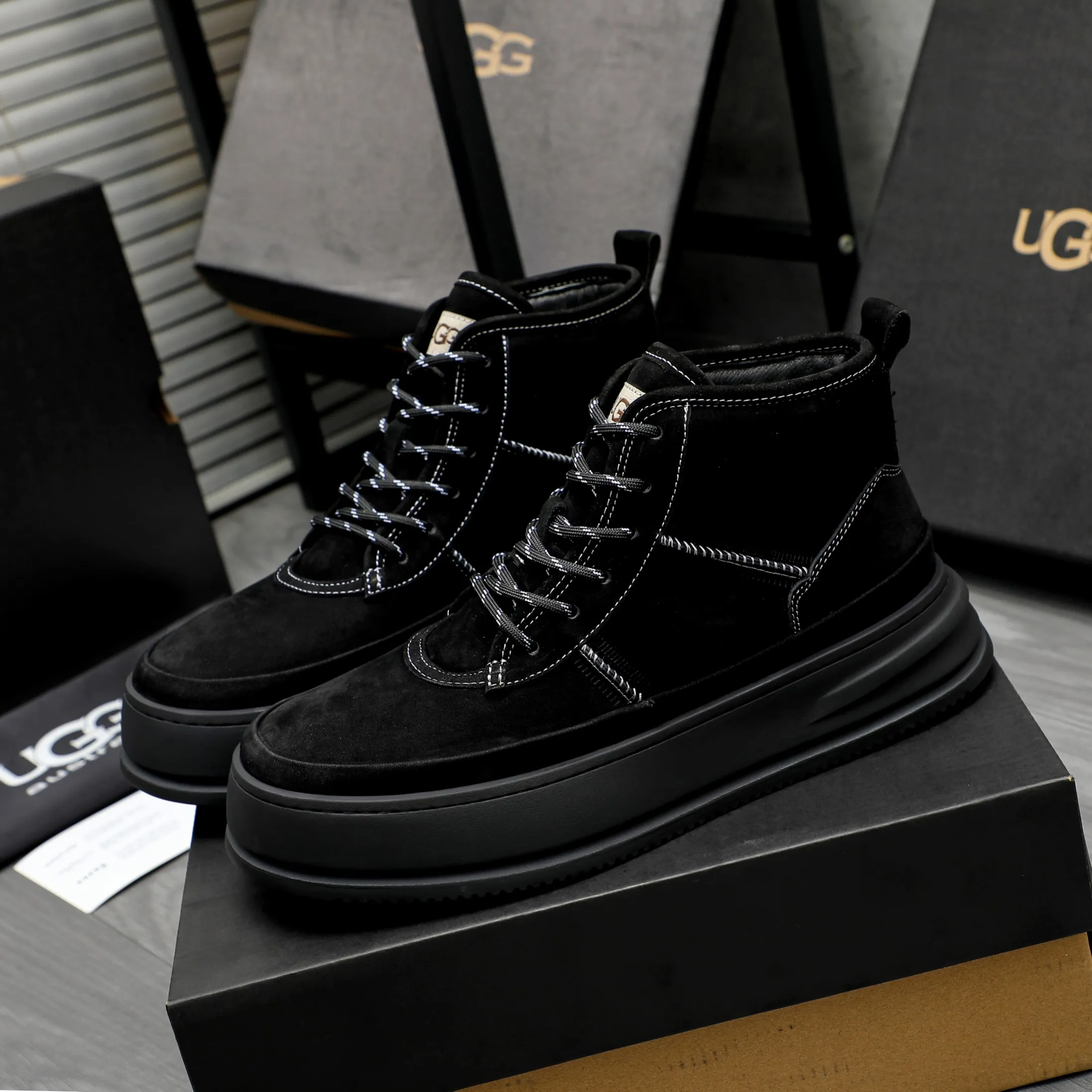 P620 Product trademark: "UGG" Gaobang men's shoes Regular size: 39-44 Product materials: Selected suede cowhide upper, wool lining, original outsole